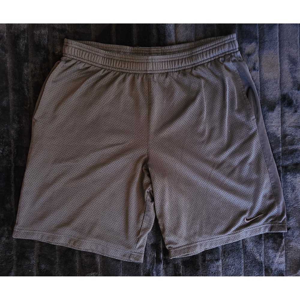 Nike Men's gray Black Striped Basketball Athletic Shorts Size Medium